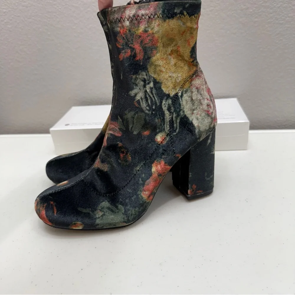 MIA Velveteen Boots Size 6 Floral Velvet Shoes Lux Comfy Block Heel